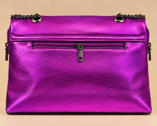 Metallic Luxe Chain Handbag in fuchsia back view